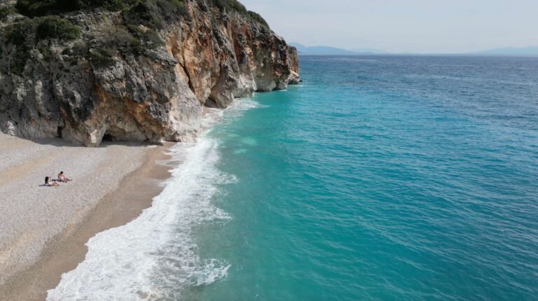 Plage Albanie Eau Turquoise Sable