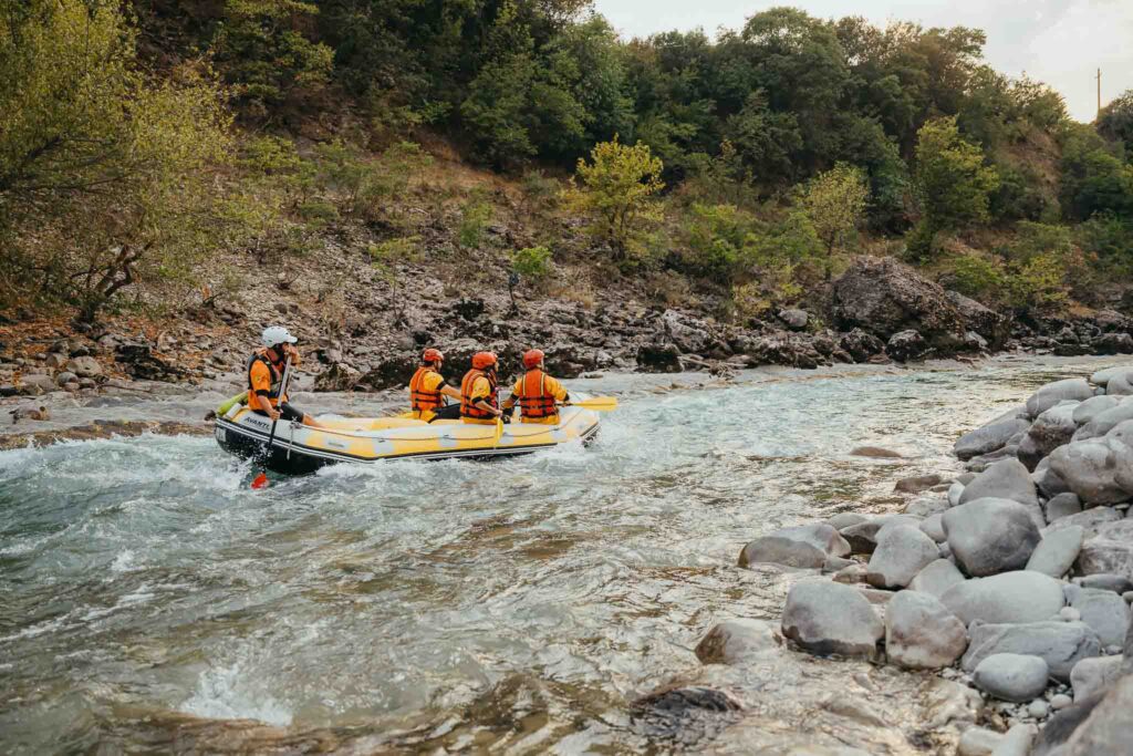 Wat te doen in Albanië: raften in Vlorë, Albanië