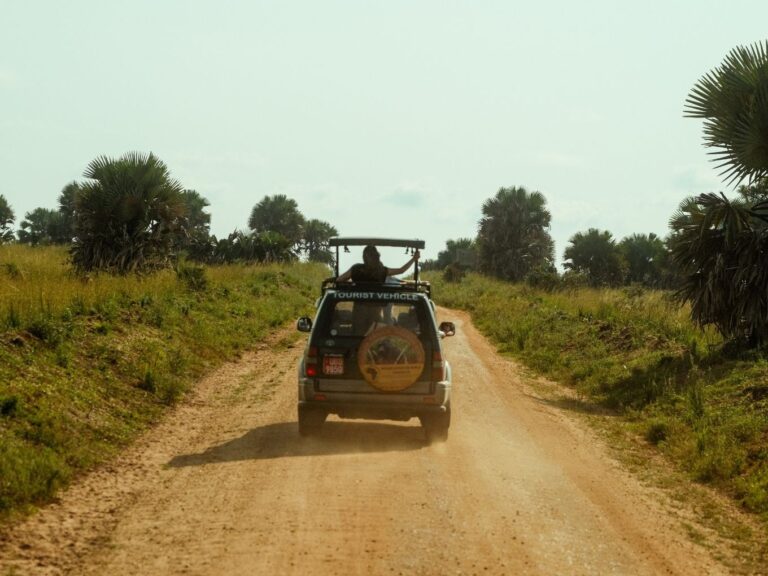 voiture lors de votre roadtrip avec Uganda Nomads