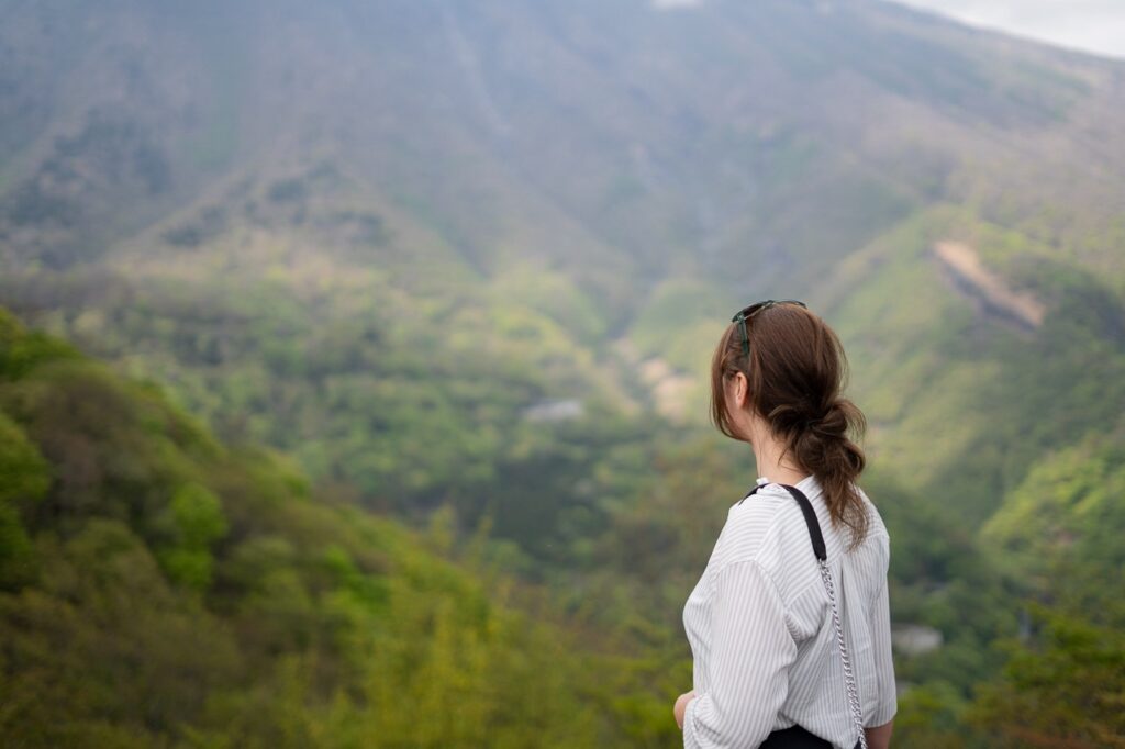 roadtrip door Japan – reizen in Japan – Japans landschap – natuur in Japan – cultuur in Japan – traditionele Japanse architectuur – Japanse tempel – streetfood in Japan – Japanse bergen – reizen met de auto in Japan – lokale ervaringen Japan – authentiek Japan – verborgen plekken Japan – Japanse stad – landelijke Japan – Japan in de herfst – Japan in de lente – avontuurlijke reis Japan – uitzicht in Japan – Japan Nomads reis