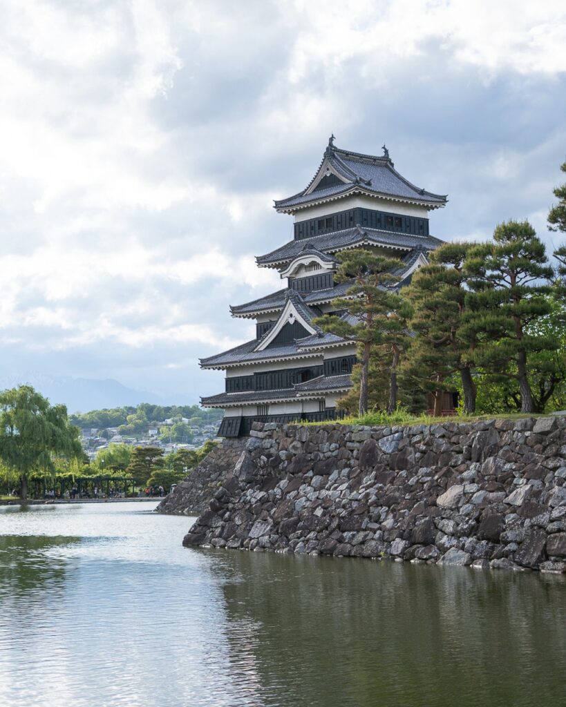 roadtrip door Japan – reizen in Japan – Japans landschap – natuur in Japan – cultuur in Japan – traditionele Japanse architectuur – Japanse tempel – streetfood in Japan – Japanse bergen – reizen met de auto in Japan – lokale ervaringen Japan – authentiek Japan – verborgen plekken Japan – Japanse stad – landelijke Japan – Japan in de herfst – Japan in de lente – avontuurlijke reis Japan – uitzicht in Japan – Japan Nomads reis