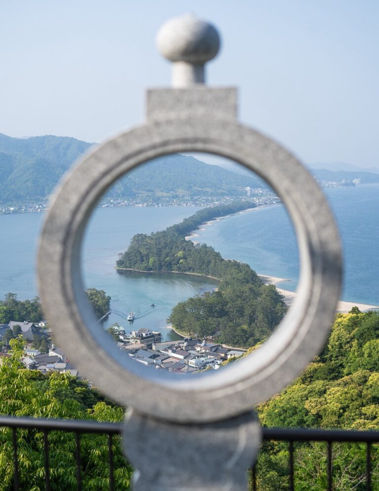 roadtrip door Japan – reizen in Japan – Japans landschap – natuur in Japan – cultuur in Japan – traditionele Japanse architectuur – Japanse tempel – streetfood in Japan – Japanse bergen – reizen met de auto in Japan – lokale ervaringen Japan – authentiek Japan – verborgen plekken Japan – Japanse stad – landelijke Japan – Japan in de herfst – Japan in de lente – avontuurlijke reis Japan – uitzicht in Japan – Japan Nomads reis