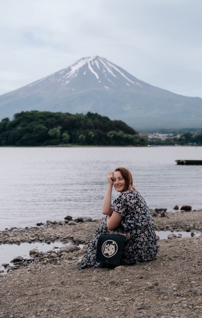 roadtrip door Japan – reizen in Japan – Japans landschap – natuur in Japan – cultuur in Japan – traditionele Japanse architectuur – Japanse tempel – streetfood in Japan – Japanse bergen – reizen met de auto in Japan – lokale ervaringen Japan – authentiek Japan – verborgen plekken Japan – Japanse stad – landelijke Japan – Japan in de herfst – Japan in de lente – avontuurlijke reis Japan – uitzicht in Japan – Japan Nomads reis