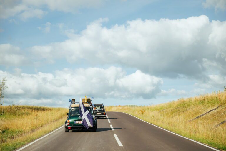 Deelnemers onderweg op de mooiste routes tijdens de Scotland Rally.