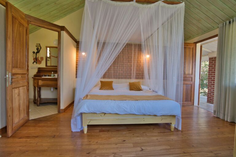 Chambre d'hôtel avec un lit double