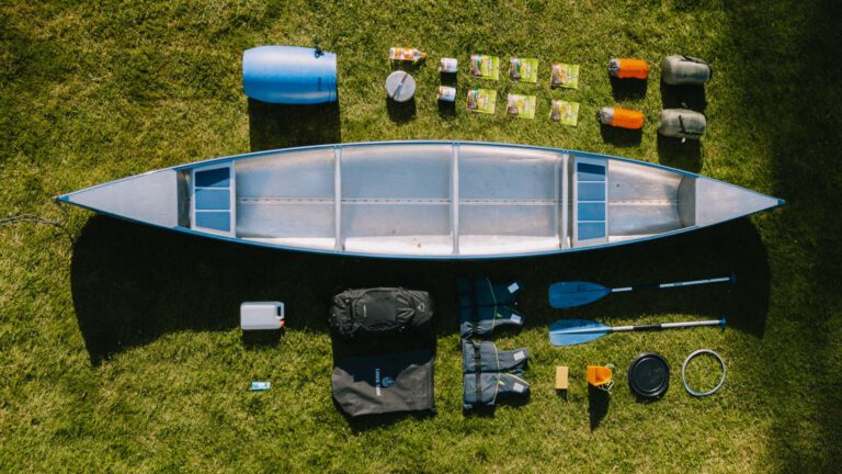 vacances en Suède - voyager avec des enfants - excursion en canoë en Suède - voyages avec des enfants