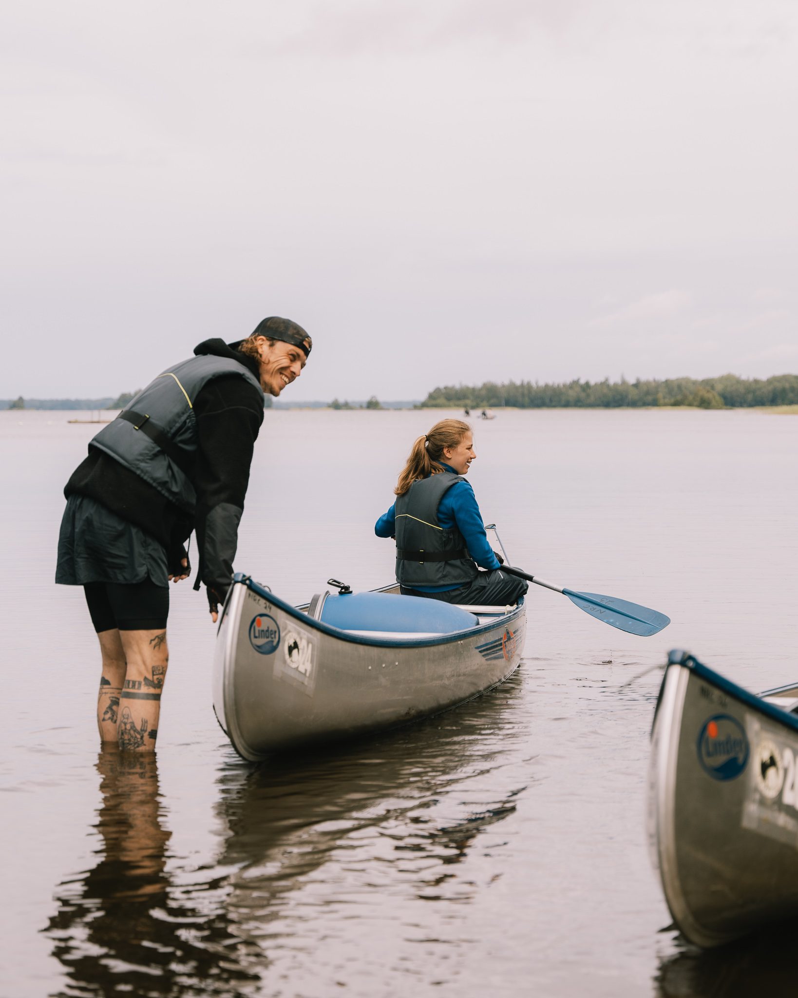 vacances en Suède - voyager avec des enfants - excursion en canoë en Suède - voyages avec des enfants