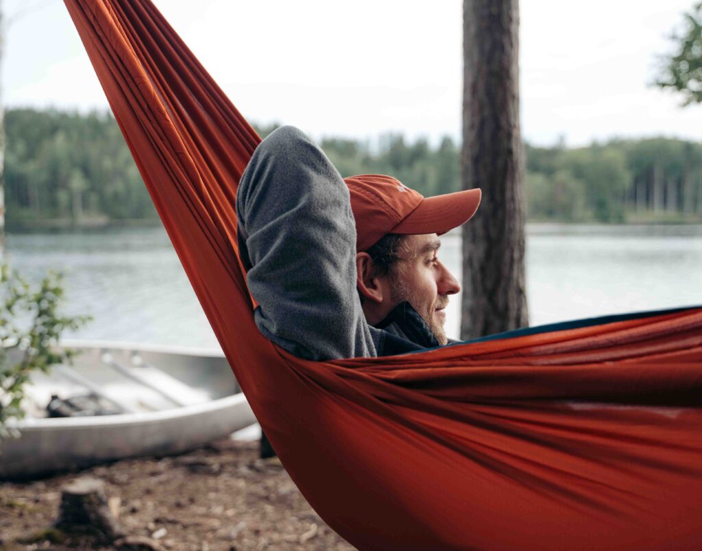 hamac - vacances en Suède - voyager avec des enfants - excursion en kayak en Suède - voyages avec des enfants