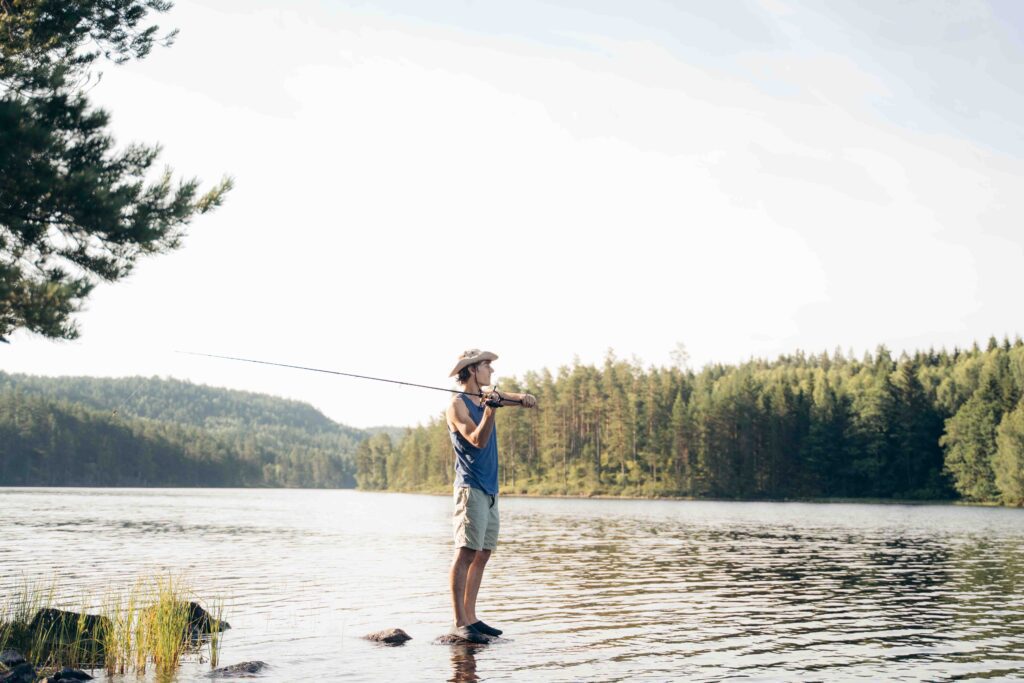 pêche en Suède - vacances en Suède - voyager avec des enfants - excursion en canoe en Suède - voyages avec des enfants