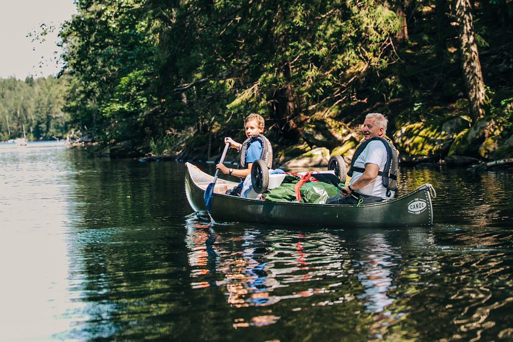 vader en zoon in kano