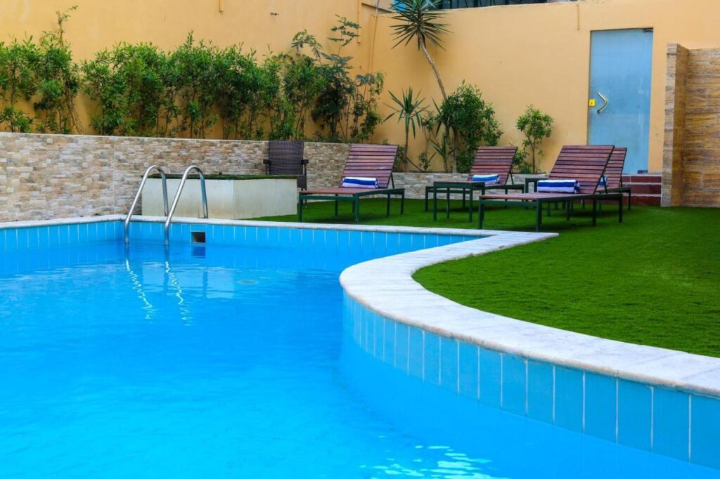 swimming pool hotel Aqaba