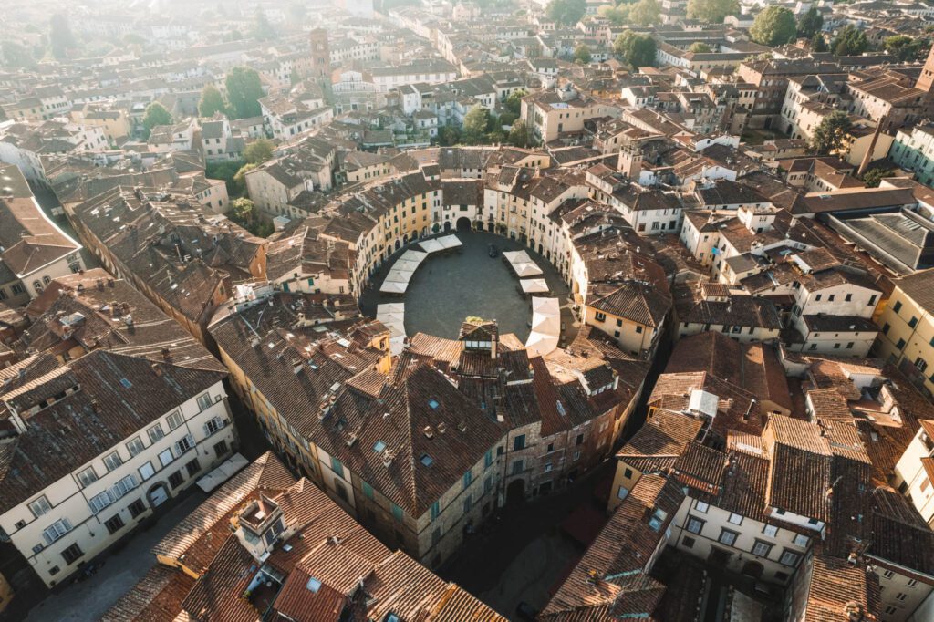 Vue sur le lotissement en forme de fer à cheval à Lucca