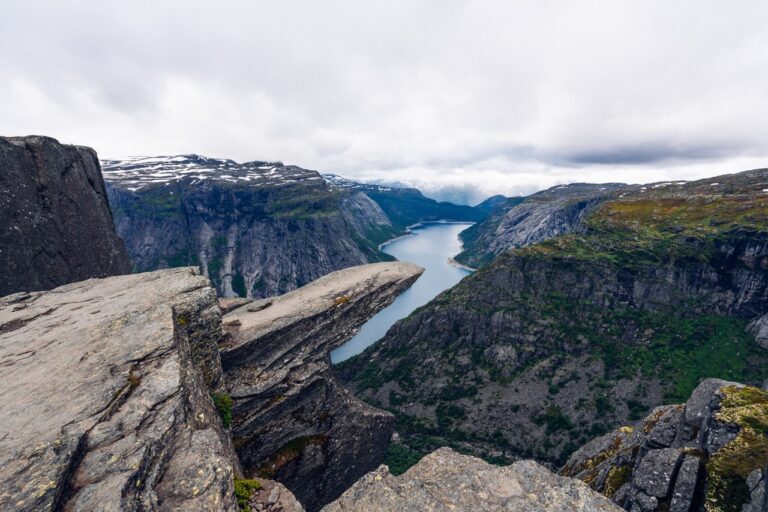 Trolltunga en Norvège pendant le Norway Trail