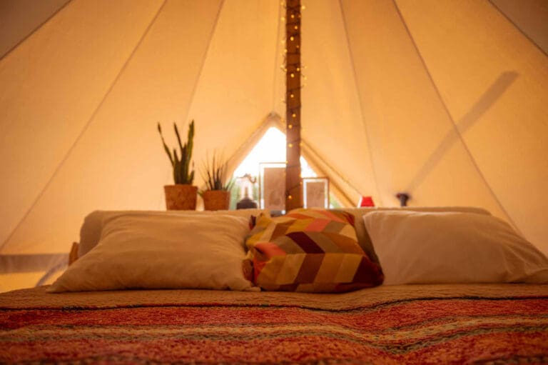 intérieur de la tente glamping