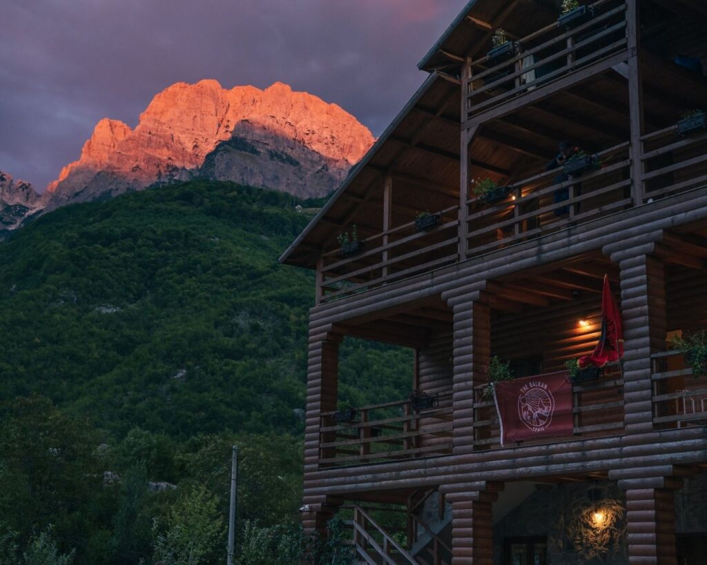 Zonsondergang in Theth, Albanië - Balkan Trail