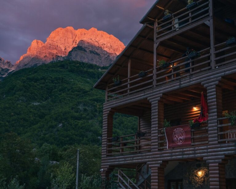 Zonsondergang in Theth, Albanië - Balkan Trail