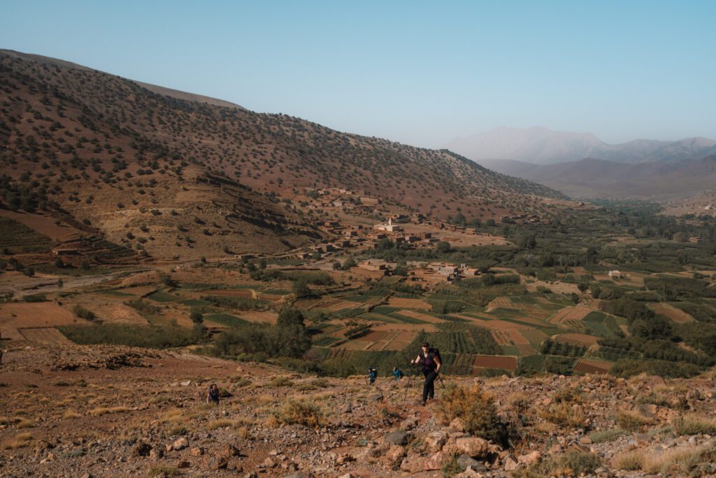 Désert marocain - randonneurs dans l'atlas