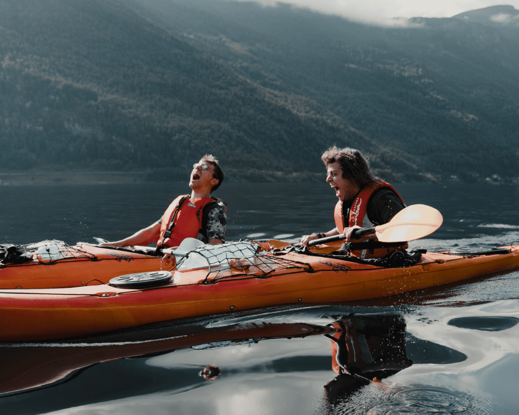 2 happy kayakers - Kayaking - Norway fjord - hiking in Norway - kayaking - from Brussels airport