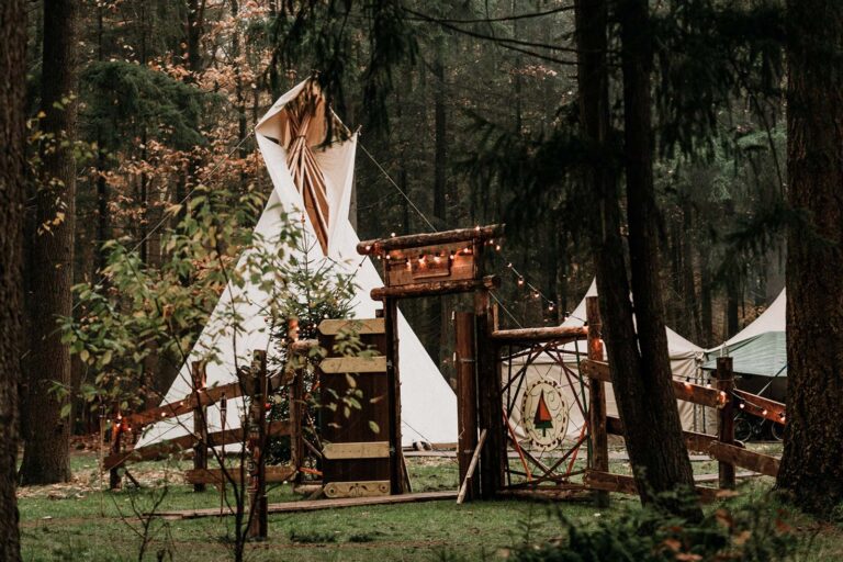 Winterwoods ingang met tipi