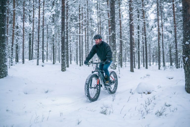 Snowbiking en Laponie