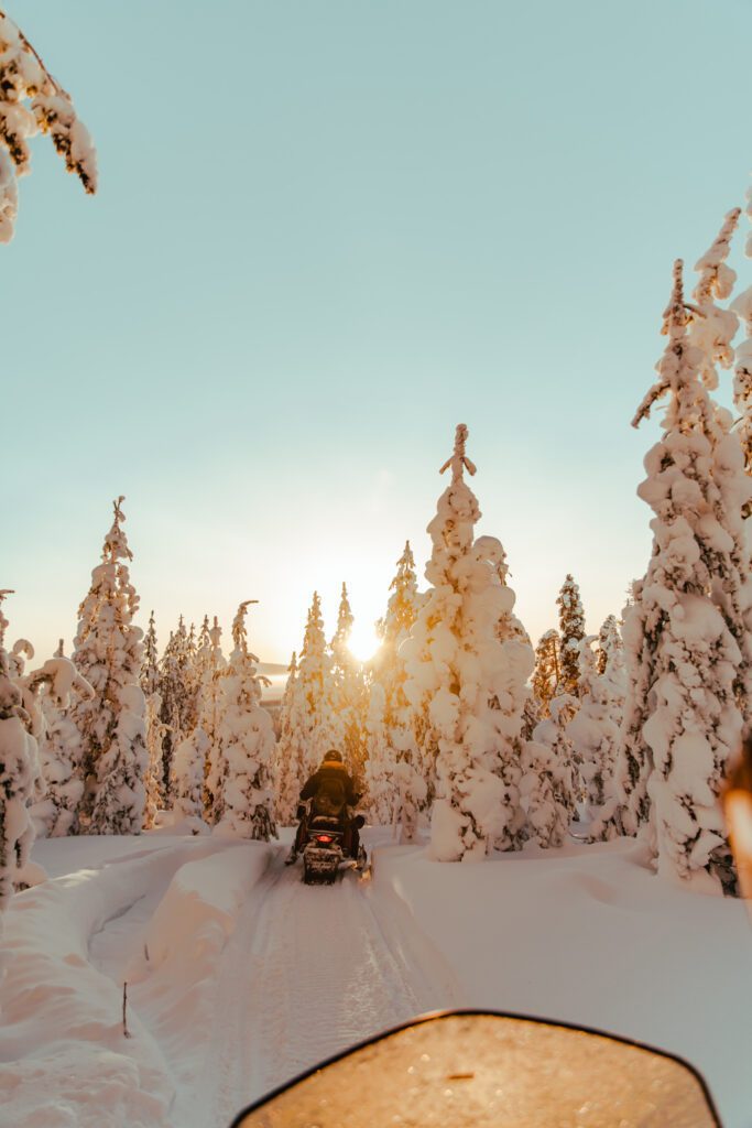 Motoneige en Laponie